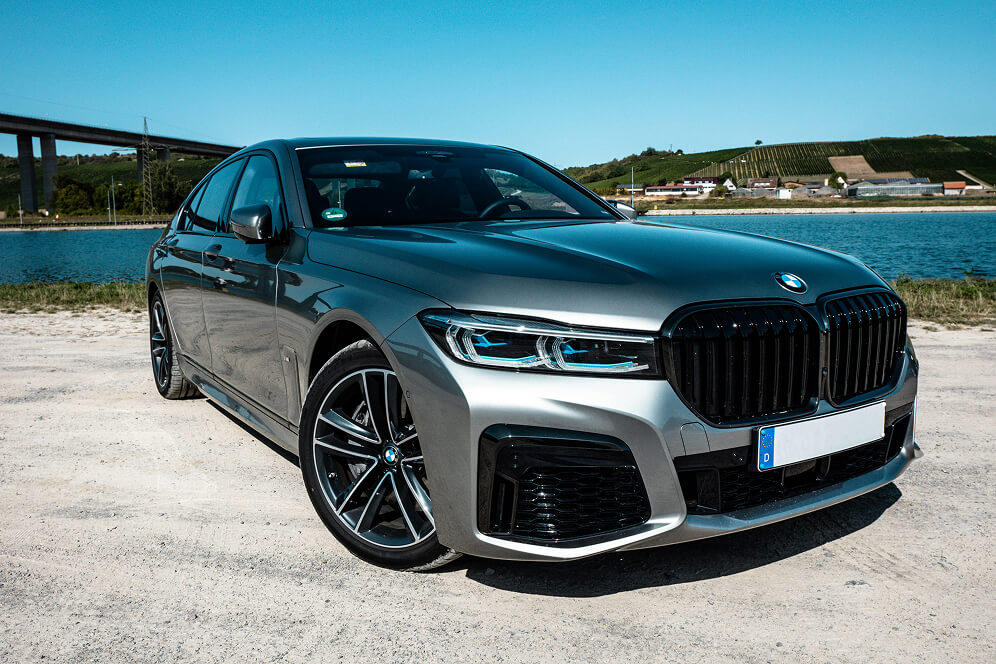 SPS Autocare certified detailer at work